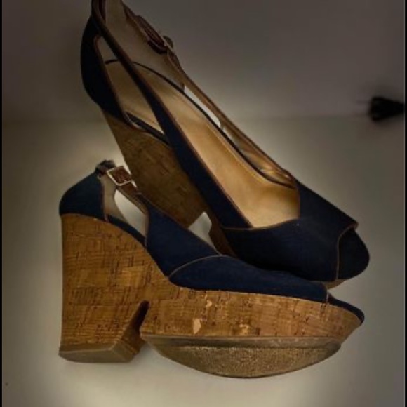 BCBG Jean & Cork wedges! - Picture 5 of 6